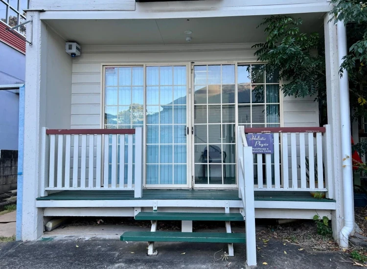 Entrance of the Holistic Physio clinic in Highgate Hill