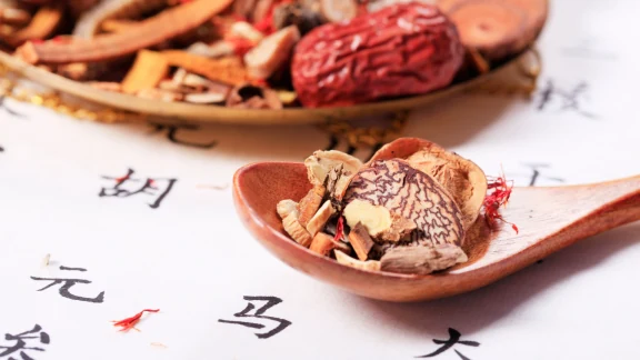 Traditional Chinese herbal tea preparation